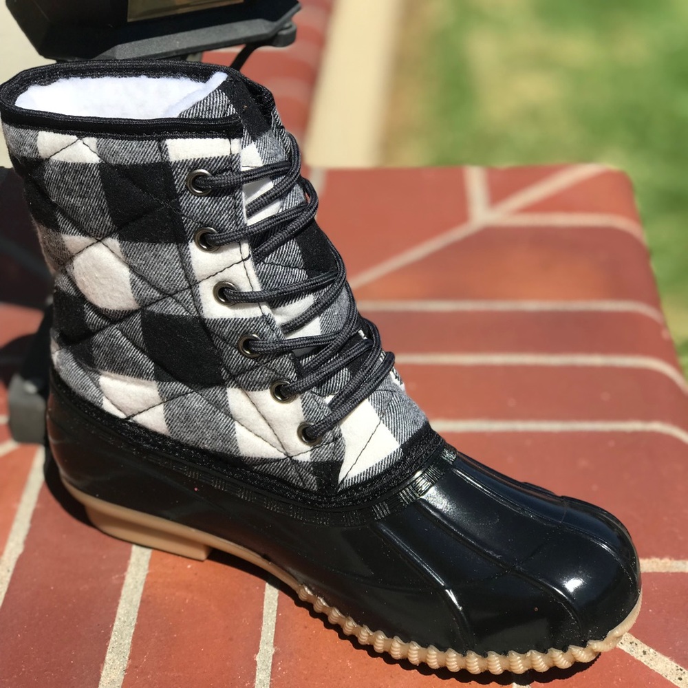 NEW SIZES** LADIES BLACK PLAIDS LACE UP DUCK BOOTS - Picture 2 of 4